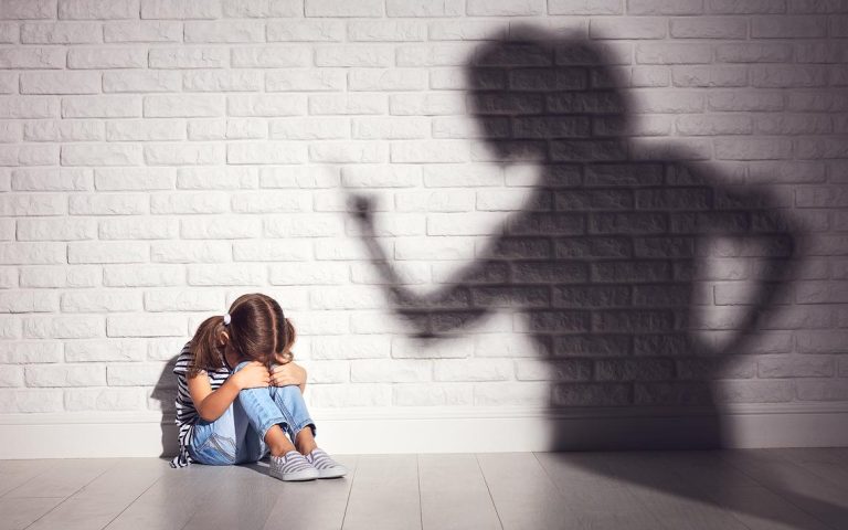誤った育児方法と影響